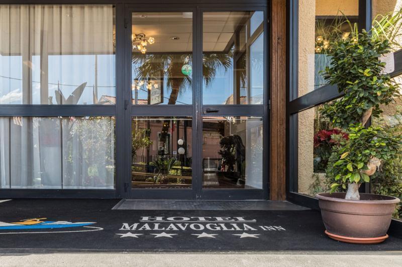 Hotel Malavoglia アーチ・カステッロ エクステリア 写真