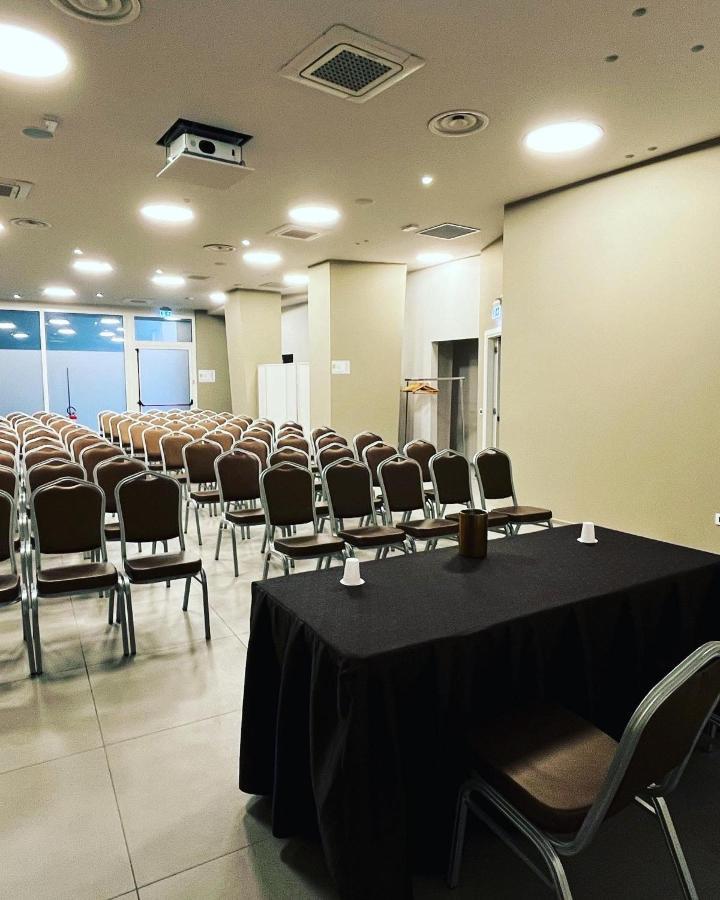 Hotel Malavoglia アーチ・カステッロ エクステリア 写真