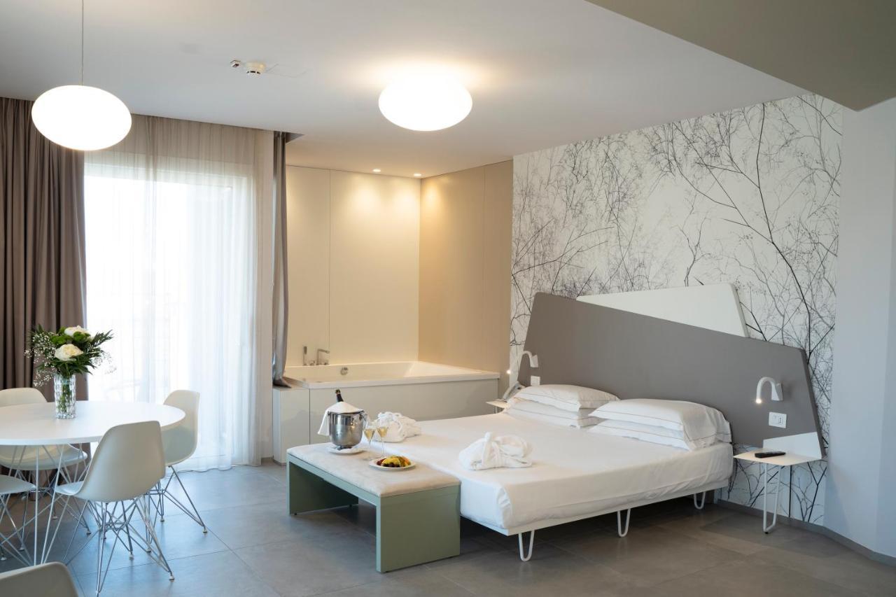 Hotel Malavoglia アーチ・カステッロ エクステリア 写真