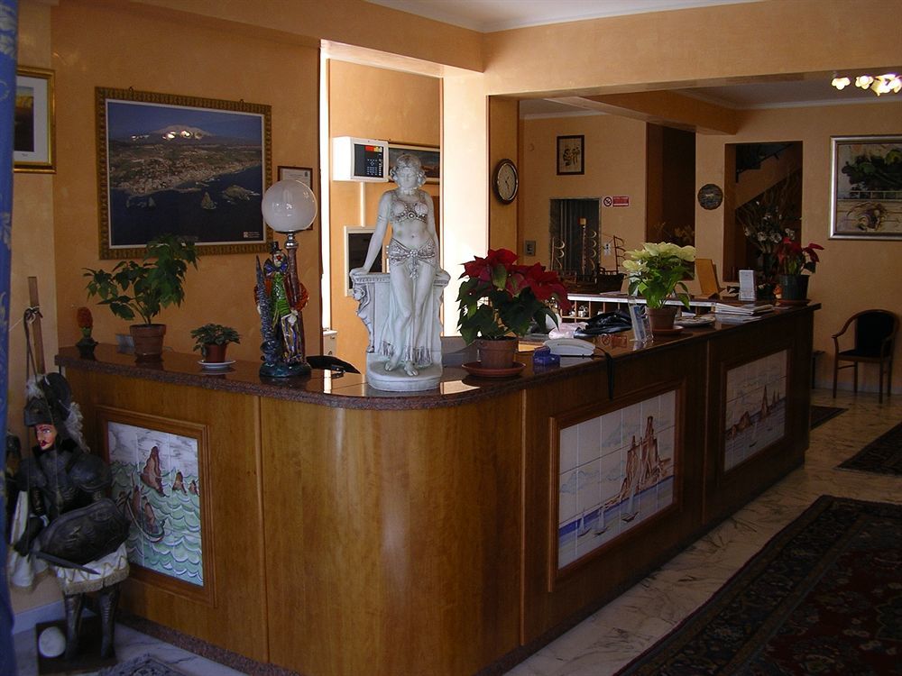 Hotel Malavoglia アーチ・カステッロ エクステリア 写真